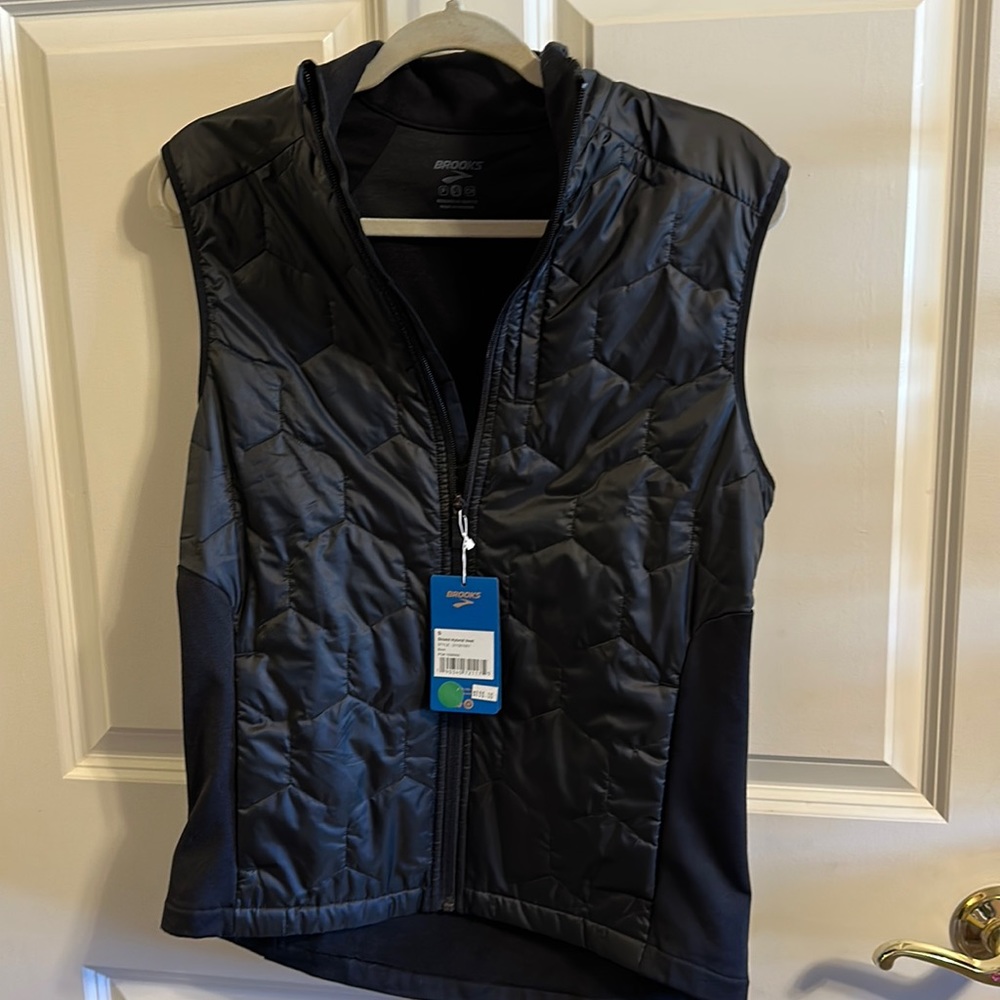 NWT Men’s Brooks Running Vest size small